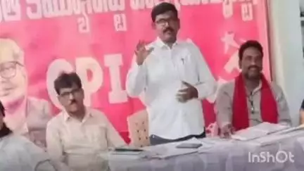 భద్రాచలం: భద్రాచలం పట్టణాన్ని గోదావరి ముంపు నుంచి కాపాడాలని పట్టణంలో సీపీఐ జిల్లా కార్యదర్శి వెంకటేశ్వర్లు డిమాండ్