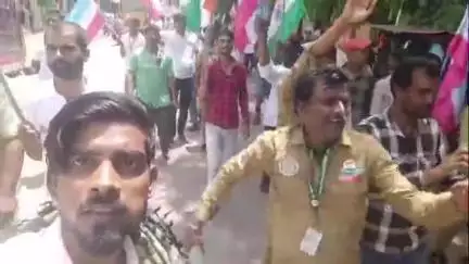 चंदेरी: चंदेरी की मुख्य सड़कों पर ऑल इंडिया ड्राइवर कल्याण संघ के कार्यकर्ताओं ने निकाली तिरंगा यात्रा, किया जागरूक