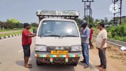 ବଡସାହି: ୧୮ ନଂ ଏନଏଚ ଜରକା ଛକରେ ଗୋରୁ ବୋଝେଇ ଭ୍ୟାନକୁ କାବୁ କଲା ବୈଶିଙ୍ଗା ପୋଲିସ, ୧୨ ଗୋରୁ ଉଦ୍ଧାର, ୩ ଗିରଫ
