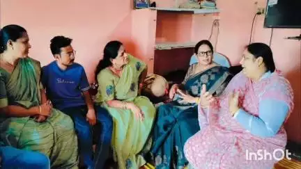 सिवनी मालवा: राज्यसभा सांसद माया नारोलिया ने भीलटदेव में जनसंपर्क के दौरान महिला मोर्चा मंडल अध्यक्ष से की मुलाकात