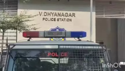 આણંદ શહેર: એલિકોન સર્કલ નજીકથી વિદેશી દારૂ સાથે શખ્સ ઝડપાયો