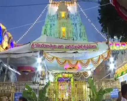 చంద్రప్రభ వాహనంపై వెన్న కృష్ణుడి అలంకారంలో శ్రీ గోవిందరాజస్వామి