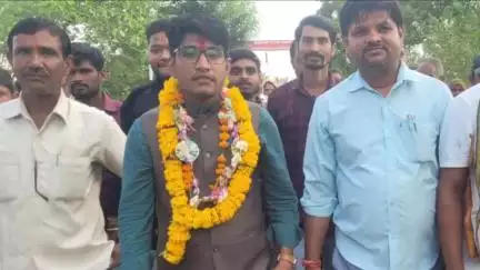 मैहर: #नायब तहशीलदार बने मुकेश साहू का ग्रामीणो ने बेरमा गाव में किया स्वागत