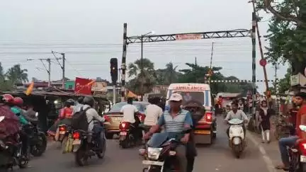 নারায়ণগড়: কেশিয়াড়ি মোড়ে রেলগেটে দীর্ঘদিন ধরে ভোগান্তির শিকার মানুষ, দ্রুত ওভার ব্রিজের দাবি #jansamasya