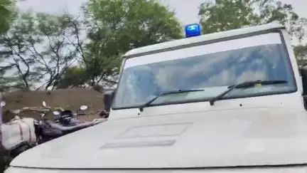पलारी: नगर पंचायत रोहासी ने आज बाजार के दौरान रोड पर भीड़ के कारण फंसी 102 महतारी एक्सप्रेस, यातायात व्यवस्था प्रभावित