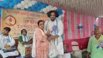 চণ্ডীতলা ২: হুগলির কালীপুর মা চন্ডীতলা সেবা সমিতির চতুর্থ বর্ষে রক্তদান ছাত্র-ছাত্রীদের সংবর্ধনা।
