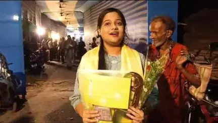 মেদিনীপুর: মেদিনীপুর শহরের কর্নেলগোলাতে ৯নং ওয়ার্ড তৃণমূল কংগ্রেস কমিটির উদ্যোগে কৃতী ছাত্রছাত্রীদের সংবর্ধিত করা হল, উপস্থিত CIC