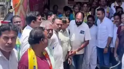हिंगणा: दवलामेटी  येथे सुरू असलेल्या उपोषण स्थळी आमदार समीर मेघे यांनी जाऊन दिली भेट