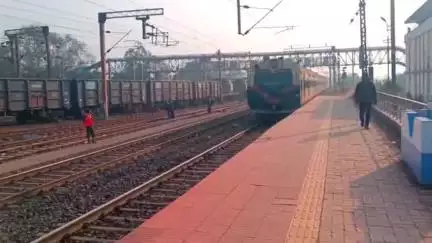 चास: बोकारो रेलवे स्टेशन से गुजरने वाली झाड़ग्राम दो दिन रद्द, तेजस एक्सप्रेस 24 जून को एक घंटे देरी से