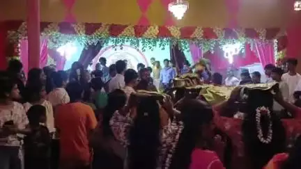 चक्रधरपुर: गार्ड बैरेक में माता शीतला पूजा के तीसरे दिन श्रद्धालुओं की उमड़ी भीड़