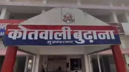 बुढ़ाना: बुढाना कोतवाली क्षेत्र की सफीपुर पट्टी में दो नाबालिक किशोरियों, मौसी और भांजी ने तीन युवकों पर बलात्कार का आरोप लगाया