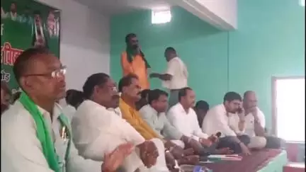 जरीडीह: जैनामोड़ में झामुमो की बैठक, हेमंत सरकार की योजनाओं को घर-घर पहुंचाने पर विचार