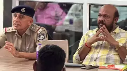 ગોધરા: કરોલી ખાતે વેજલપુર પોલીસ સ્ટેશનના પી.આઈ ની અધ્યક્ષતામાં સાયબર ક્રાઈમ અંગે નો કાર્યકમ યોજાયો હતો