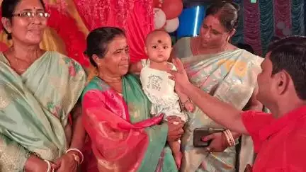 বেলডাঙা ২: আন্দুলবেড়িয়ায় দলীয় নেতার মেয়ের অন্নপ্রাশনে উপস্থিত প্রাক্তন জেলা বিজেপির সভাপতি শাখারভ সরকার