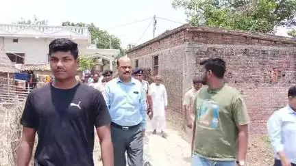 पंचायत फुचटी कला राजद एकमा विधानसभा के विधायक श्रीकांत यादव ने विभिन्न गांवों का किया समर्थकों के साथ  जनसमपर्क सुनी जनता कि समस्या