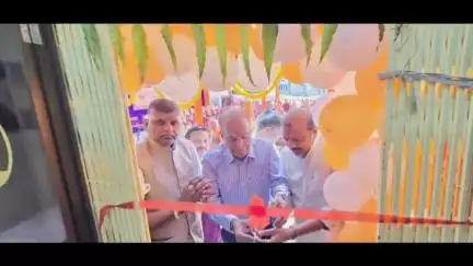શહેરા: પંચમહાલ ડિસ્ટ્રિક્ટ બેંકના ચેરમેન જેઠાભાઈ ભરવાડના હસ્તે ઝાલોદ ખાતે નવીન શાખા ભવનનું ઉદ્ઘાટન કરાયું હતું