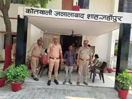 शाहजहांपुर जलालाबाद अपनी ही पत्नी की हत्या में बांछित अभियुक्त पुलिस ने किया गिरफ्तार भेजा जेल