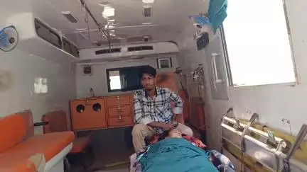 बोआरीजोर: जिरली में जामुन तोड़ते समय पेड़ से गिरी युवती, पैर टूटा, सदर अस्पताल रेफर