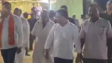 ঝালদা ১: পুস্তি অঞ্চল হাই স্কুল ময়দানে নাইট ফুটবল টুর্নামেন্টের আনুষ্ঠানিক উদ্বোধন করেন সাংসদ জ্যোতির্ময় সিং মাহাতো