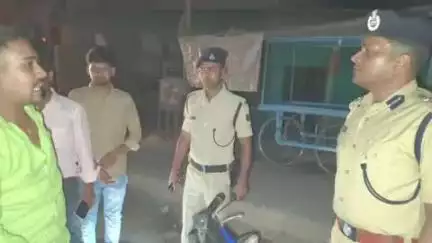 छपरा: डीआईजी और वरीय एसपी के नेतृत्व में जिले में चला विशेष वाहन चेकिंग अभियान, जुर्माना लगाया गया