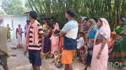 सिसई: बरगांव सेलाटोली में सरकारी भूमि में स्थित सरकारी नल को अतिक्रमण करने के विरुद्ध में ग्रामीणों ने जताया विरोध #jansamsya