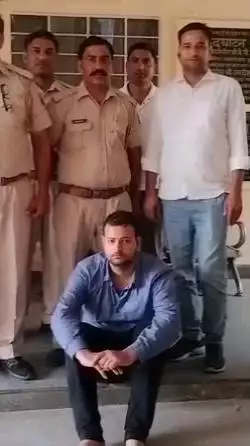 अलवर: पदमाडा सरकारी स्कूल के प्रिंसिपल और उनके बेटे ने अध्यापिका से ठगे ₹93 लाख, पिता-पुत्र गिरफ्तार, बेटी की तलाश जारी