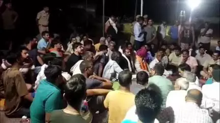 बसवा: बांदीकुई जयपुरलिंक एक्सप्रेसवे पर कट देने की मांग को लेकर धरना स्थल पर प्रदर्शनकारी की बिगड़ी तबीयत, हुई मौत