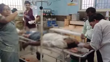 कोचस: बसही पुल पर सड़क हादसे में एक महिला की मौत तथा एक युवक गंभीर रूप से हुआ घायल, कोचस सीएचसी में इलाज के बाद रेफर
