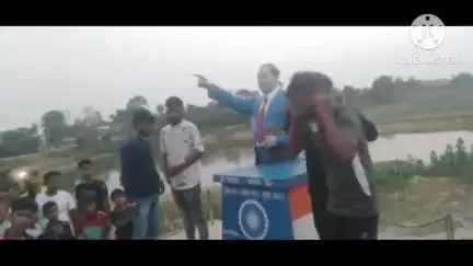 चलकुशा: बरकनगांगो में बाबा साहब की मूर्ति क्षतिग्रस्त करने वाले अपराधियों ने अपराध स्वीकार कर मांगी माफी