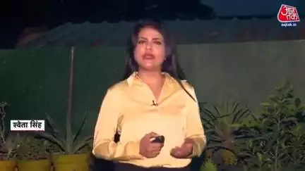 बिहार के सरकारी स्कूल पर Aaj Tak की ये रिपोर्ट ज़रूर देखिए…ऐसे दृश्य देखकर दिल टूट जाता है।

बिहार के इस स्कूल की टूटी छतों और गिरी दीवारों में सिर्फ ईंट-पत्थर नहीं गिरे हैं, बल्कि भारत का भविष्य गिर रहा है। इन बच्चियों की आँखों में पढ़ने क