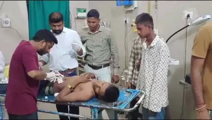 बांसवाड़ा: बरगड़ीया पाड़ा में अज्ञात कारणों से साले ने जीजा को पेट पर चाकू मारा, एमजी अस्पताल में उपचार जारी