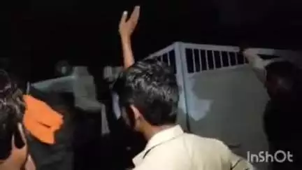 डबरा में बिजली कटौती से परेशान जनता ने एसडीएम बंगले का किया घेराव