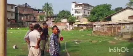 গুৱাহাটী: গুৱাহাটীৰ বেলতলাত জীৱন্তে অগ্নিদগ্ধ এজন লোক, এটা বাসগৃহৰ ভিতৰত উদ্ধাৰ মৃতদেহ,ঘটনাস্থলীত উপস্থিত আৰক্ষীৰ লোক
