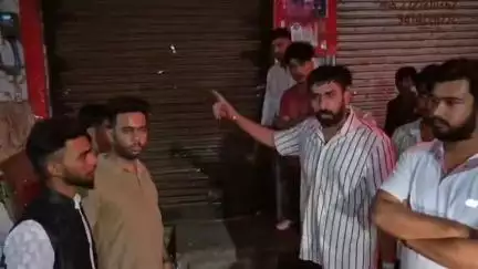 अजमेर: गंज क्षेत्र में रात 8:00 बजे शराब की बिक्री हो रही थी, यूथ कांग्रेस ने मौके पर पहुंचकर ठेके को सीज करने की मांग की
