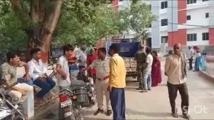 गोपालगंज: बलुआ टोला में किशोरी की गला दबाकर हत्या, पुलिस ने शव को पोस्टमार्टम के लिए भेजा, जांच जारी