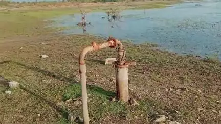 ಚಳ್ಳಕೆರೆ: ತಾಲ್ಲೂಕಿನ ಸೋಮಲುಕೆರೆ ಅಂಗಳದಲ್ಲಿರುವ ಕೊಳವೆ ಬಾವಿ ಮೋಟರ್ ಸ್ಟಾಟರ್ ಎಗರಿಸಿದ ಕಳ್ಳರು