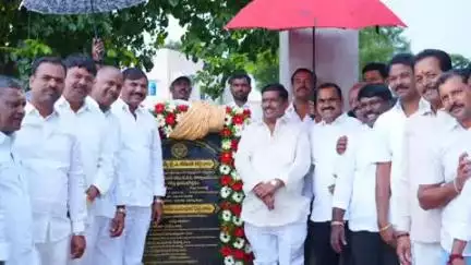 పటాన్​​చెరు: గుమ్మడిదల మండల పరిధిలో 12 కోట్ల 10 లక్షల తో చేపట్టనున్న బీటి రోడ్డు నిర్మాణ పనులకు శంకుస్థాపన : ఎమ్మెల్యే