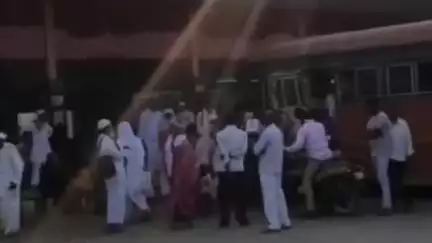चोपडा: चोपडा बस स्थानकावरून सोन्याचे पेंडल चोरी करताना दोघांना पकडले, चोपडा पोलीस ठाण्यात गुन्हा दाखल.