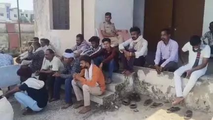 प्रतापगढ़: चतरिया खेड़ी बरामदे में संदिग्ध अवस्था में रस्सी से लटका मिला किसान का शव, परिजनों में मचा कोहराम