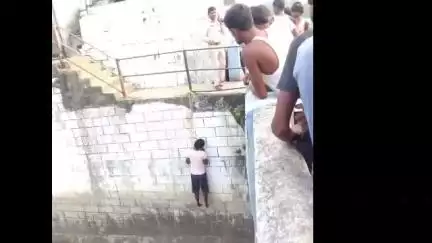 কাশীপুর: জোড়স্যা ড্যামের রেলিং এ এক ব্যক্তির ঝুলন্ত দেহ ঘিরে চাঞ্চল্য এলাকায়