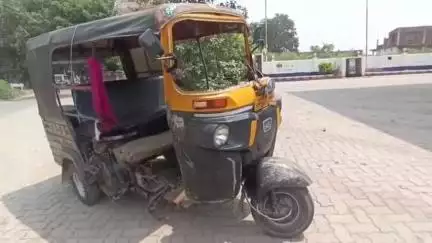 बदलापुर: लेदूका बाजार के पास कार और टेंपो की आमने-सामने भिड़ंत, तीन लोग गंभीर रूप से घायल