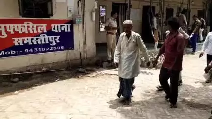समस्तीपुर: सूरतपुर छतौना गांव में छप्पर चढ़ाने के विवाद में मारपीट, पिता-पुत्र गिरफ्तार