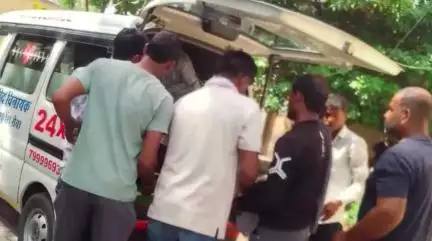 मनासा: रामपुरा मनासा रोड पर पिकअप वाहन पलटने से 3 लोग हुए घायल, एक की मौके पर हुई मौत