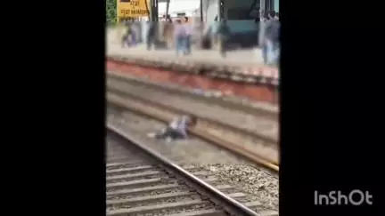 ठाणे: मुंब्रा रेल्वे स्थानकामध्ये धावत्या ट्रेनमधून कडून पाच प्रवाशांचा मृत्यू,अनेक जण जखमी