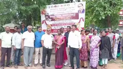 ತುಮಕೂರು: ಪೊಲೀಸ್ ಆಯುಕ್ತ ಬಿ. ದಯಾನಂದ ಅವರ ಅಮಾನತು ವಿರೋಧಿಸಿ ನಗರದಲ್ಲಿ ನಾಯಕ ಸಮಾಜದದಿಂದ ಪ್ರತಿಭಟನೆ : ಎಸಿ ಗೌರವ್ ಕುಮಾರ್ ಶೆಟ್ಟಿಗೆ ಮನವಿ ಸಲ್ಲಿಕೆ