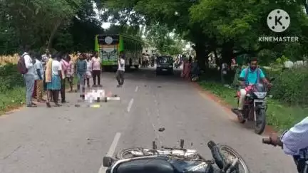 ಚಿಂತಾಮಣಿ: ಮುರುಗಮಲ್ಲ ರಸ್ತೆಯ ಕಾಗತಿ ಗ್ರಾಮದ ಬಳಿ ಖಾಸಗಿ ಬಸ್ ಡಿಕ್ಕಿಯಾಗಿ ದಂಪತಿ ದುರ್ಮರಣ