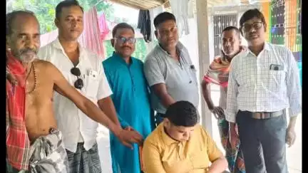 কুশমুণ্ডী: বিশেষ চাহিদা সম্পন্ন যুবতীর পাশে কুশমন্ডি পঞ্চায়েত সমিতি