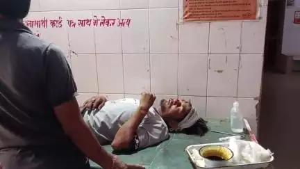 तालबेहट: झररघाट के पास तेज रफ्तार बाइक सवार अनियंत्रित होकर गिरकर हुआ घायल, राहगीरों की मदद से लाया गया अस्पताल