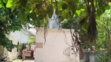 मैनपुरी: एसपी कार्यालय पर ओवरलोड के चलते आग लगी, फायर ब्रिगेड ने कड़ी मशक्कत के बाद पाया काबू