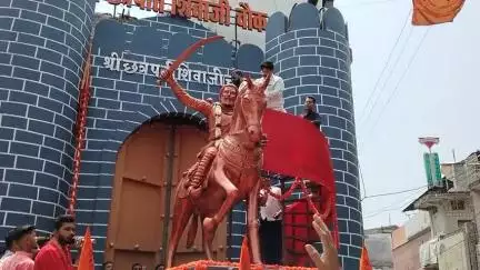 *हिंदू साम्राज्य दिवस*
*छत्रपति शिवाजी महाराज राज्याभिषेक उत्सव* शिवाजी चौक धमतरी के कार्यक्रम मे पहुँचे  सम्मानीय महापौर रामु रोहरा जी मुझे भी उपस्थित होने का सौभाग्य प्राप्त हुआ जय भवानी जय शिवाजी ⛳🙏⛳🙏